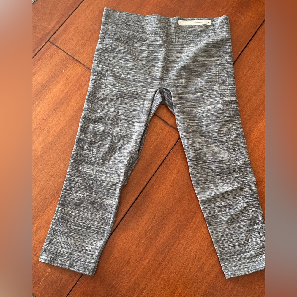 SOLD Under Armour Large Leggings Capris